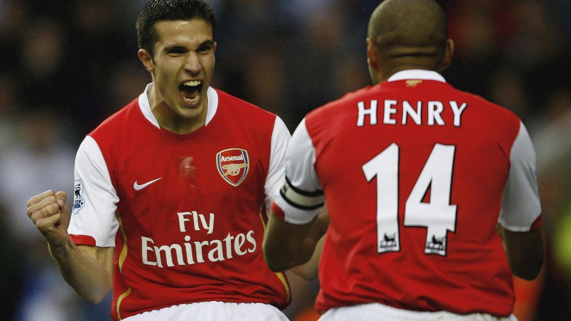 世界杯十六强：巴西在雨战中2比1击败荷兰 对抗与技术结合得恰到好处